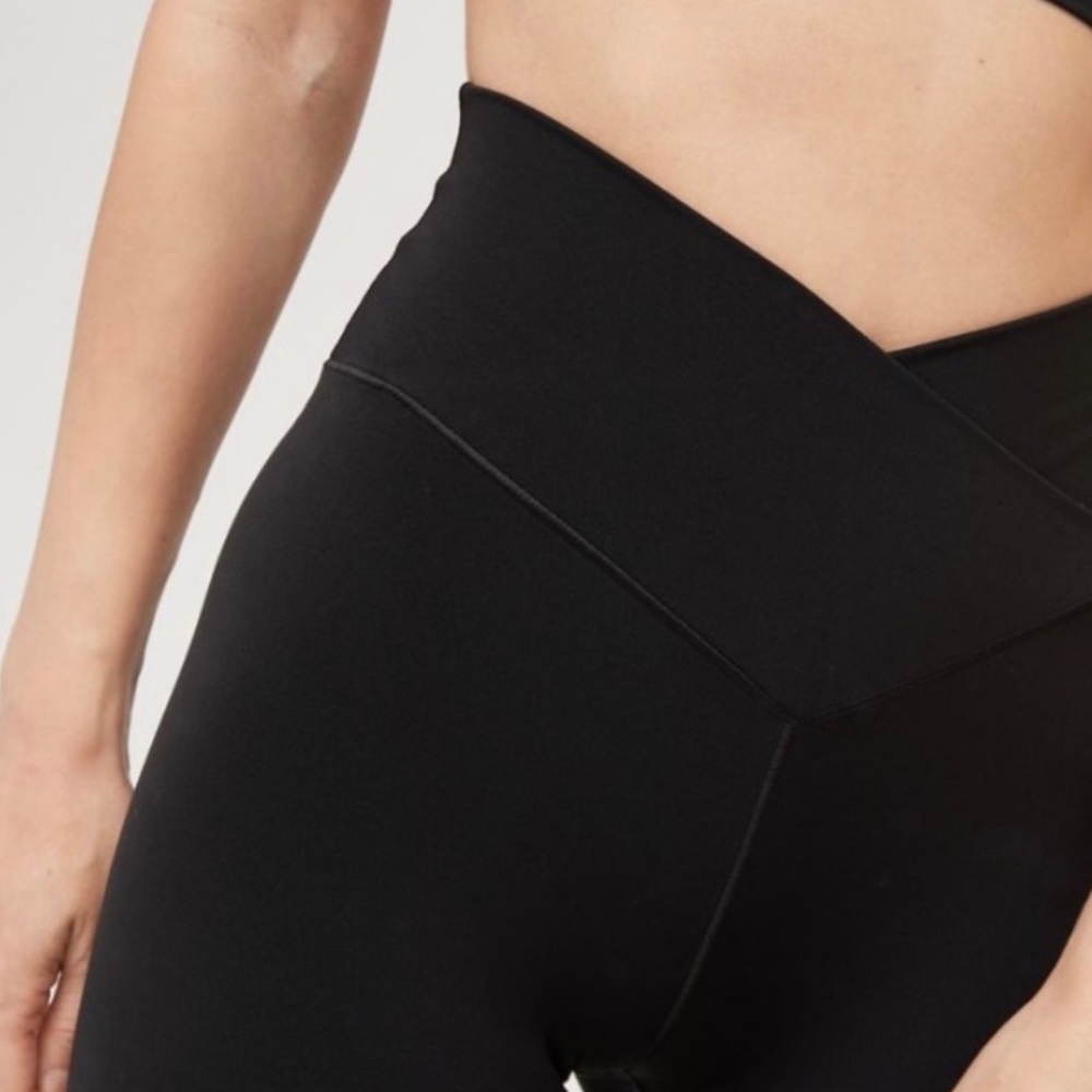 arie cross front leggings